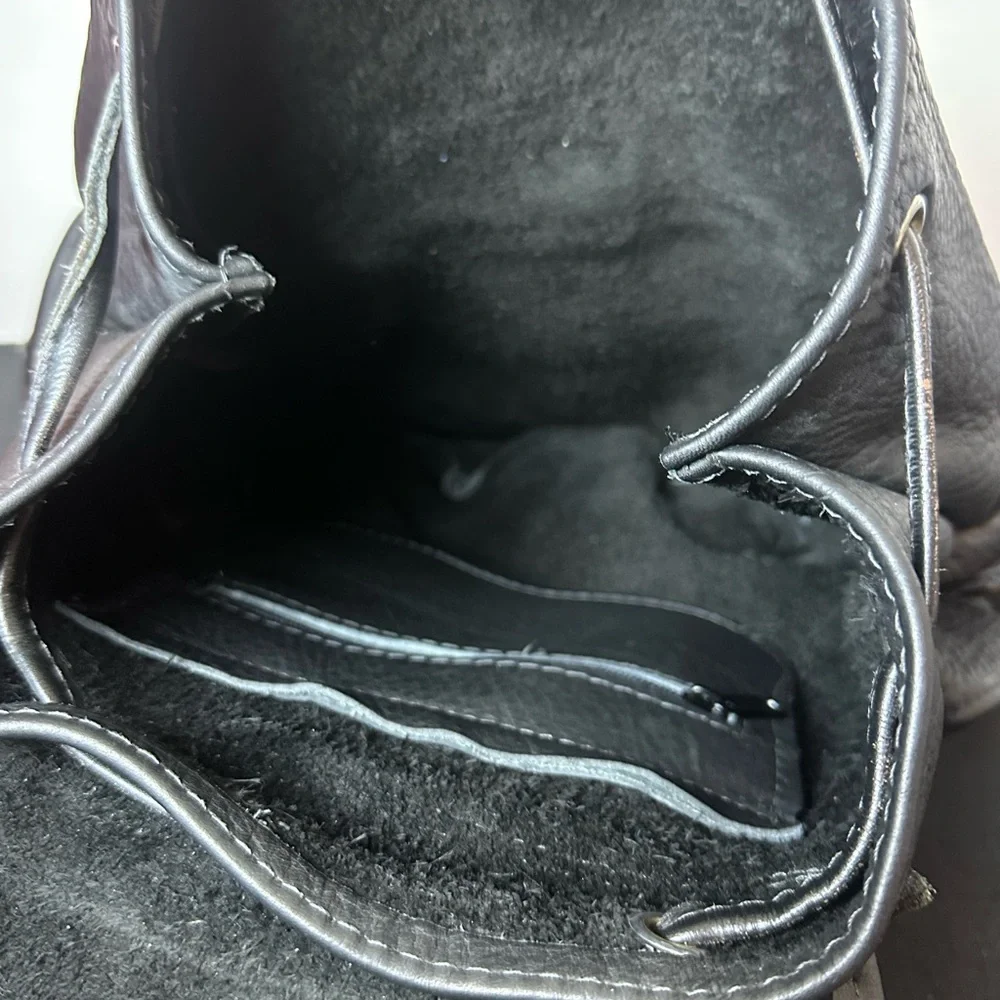 ❗️Mid Size Heavy Duty Black Leather Biker Buckle Backpack - Picture 15 of 16